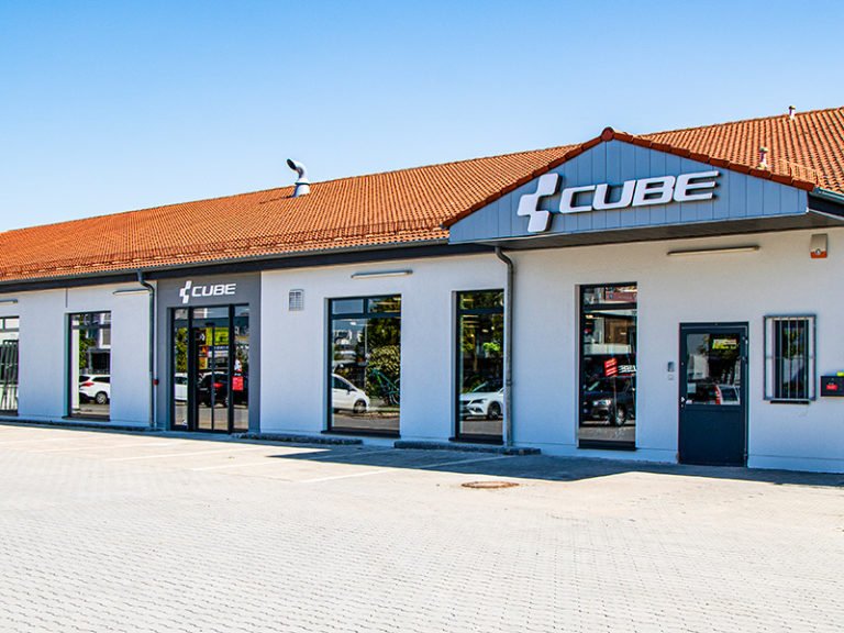 CUBE Store Straubing by Multicycle. Außen